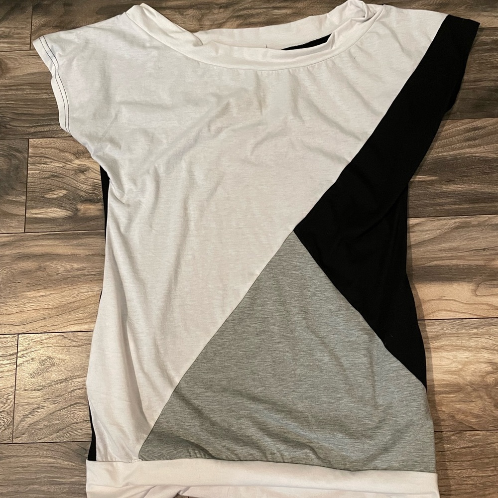 Allegra K Black, White, and Grey Short Sleeve Size XL